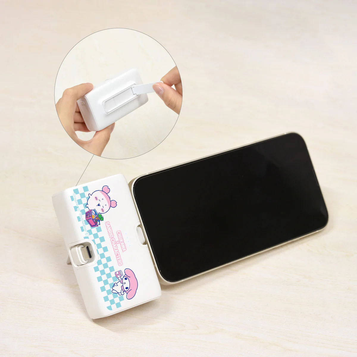 ちいかわ×サンリオキャラクターズ スーパーマーケットなLightning／Type-Cコネクタ付き リチウムイオン充電器 4000mAh（古本屋＆マイメロディ） - Image 3