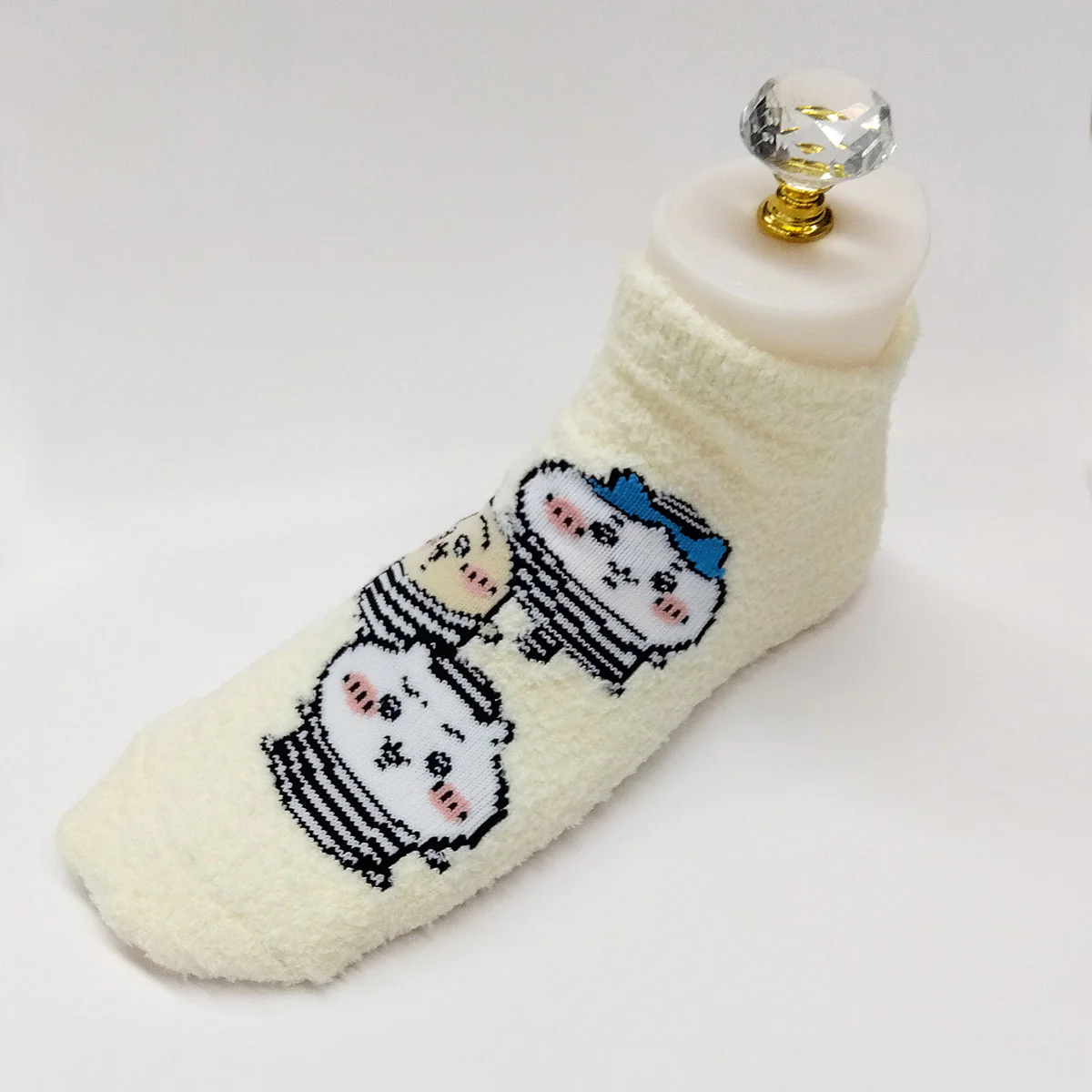 ちいかわ ふわもこスニーカー丈ソックス（囚人 クリーム） レディース用 - Image 4