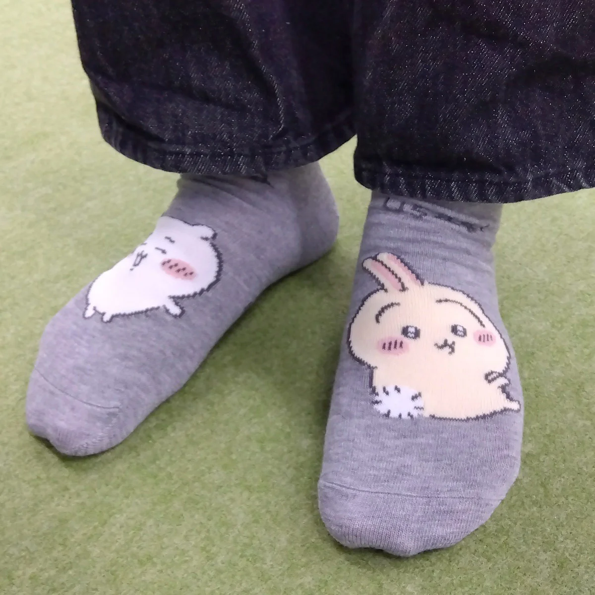 ちいかわ スニーカー丈ソックス(ちいかわうさぎ左右)メンズ用 - Image 2