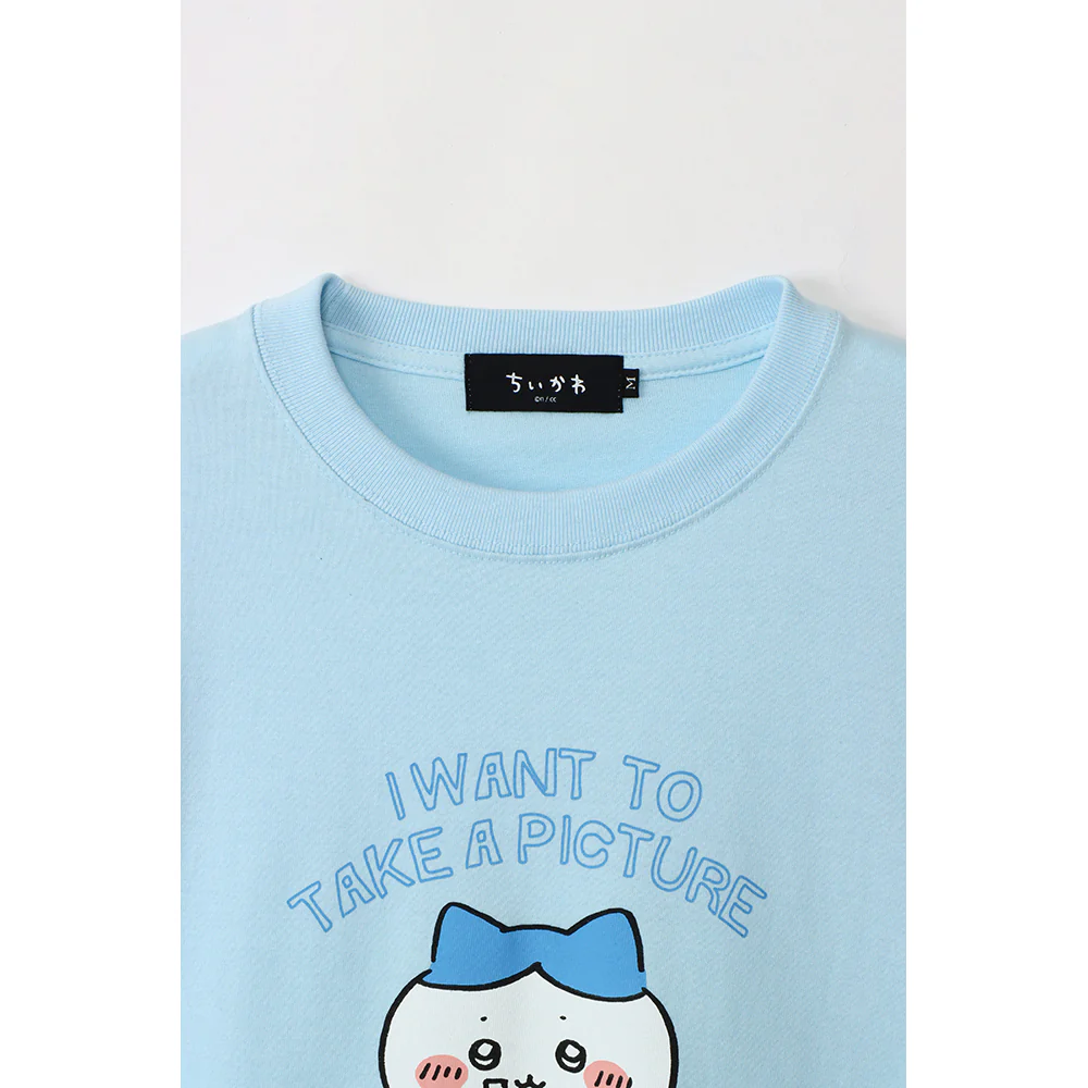 ちいかわ お出かけ楽しみ!な Tシャツ ハチワレとカメラ ライトブルー - Image 3