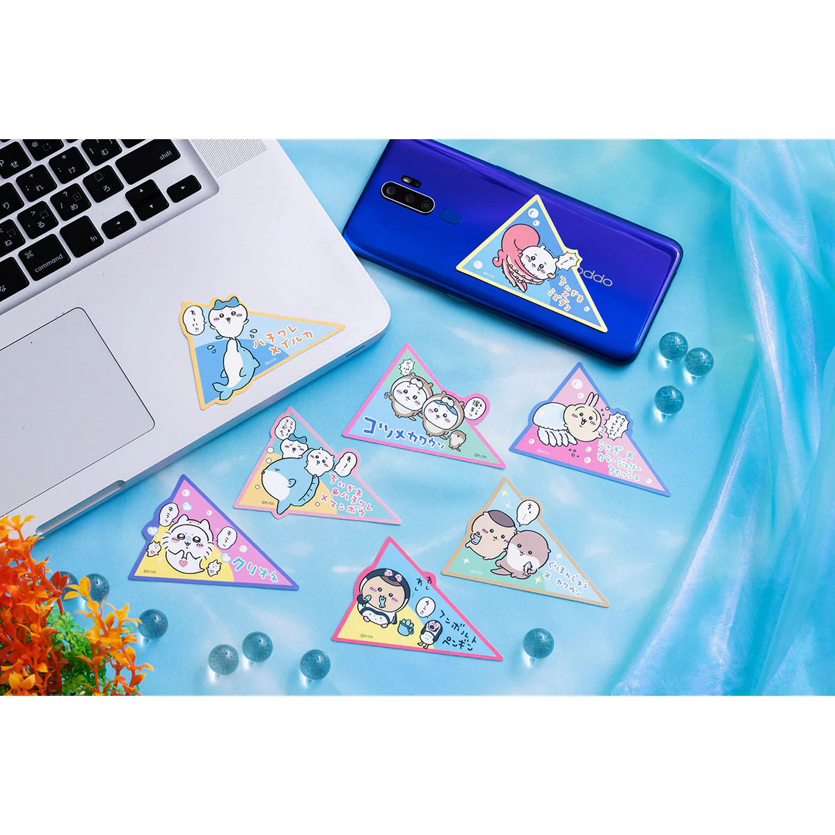 ちいかわ水族館 スマホに貼れるサイズのステッカー（うさぎ×カラージェリーフィッシュ） - Image 2